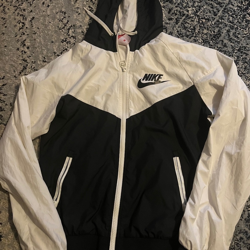 nike windbreaker